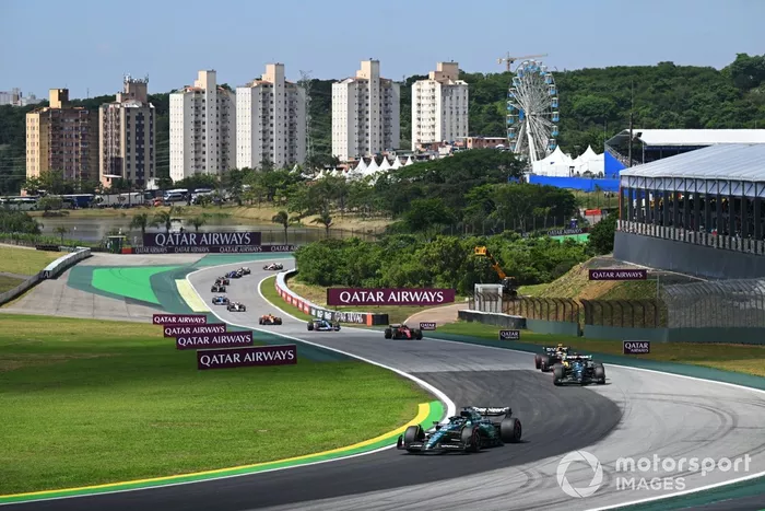 Lance Stroll, Aston Martin AMR23, Fernando Alonso, Aston Martin AMR23, Sergio Pérez, Red Bull Racing RB19