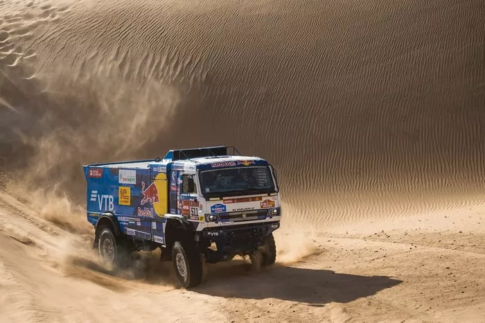 #511 Team KAMAZ Master: Andrey Karginov, Andrey Mokeev, Igor Leonov