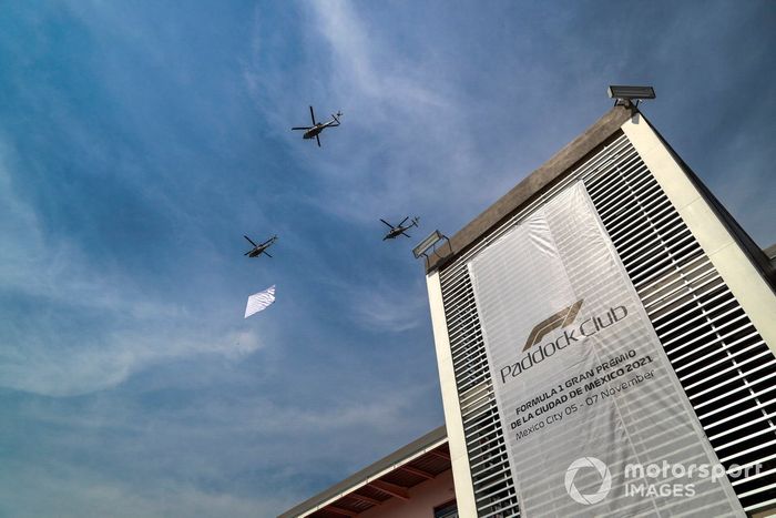 Helicópteros sobre el paddock