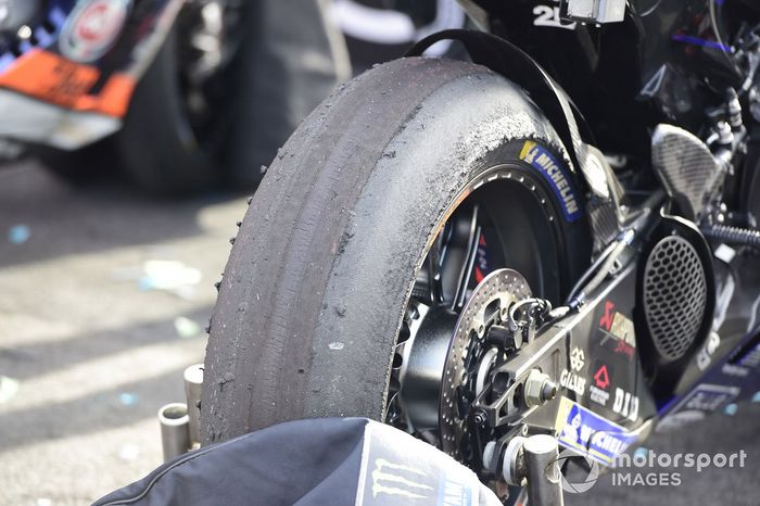 Detalle del neumático del campeón del mundo Fabio Quartararo, Yamaha Factory Racing 