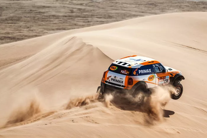#238 X-Raid Mini John Cooper Works Rally Mini: Laia Sanz, Maurizio Gerini