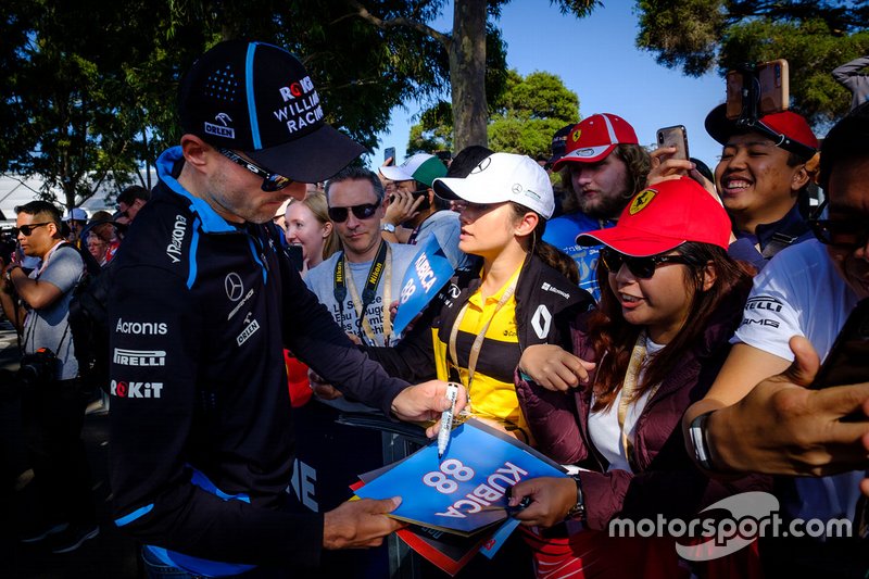 Robert Kubica, Williams Racing, firma autografi ai tifosi