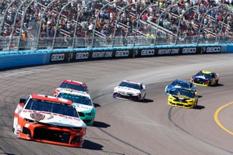 Chase Elliott, Hendrick Motorsports, Chevrolet Camaro Hooters, Ryan Blaney, Team Penske, Ford Mustang MoneyLion