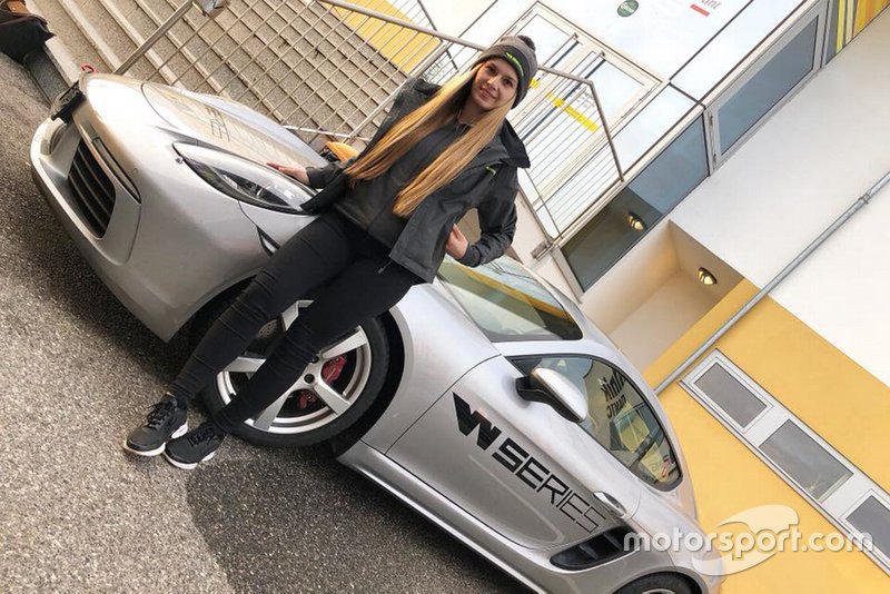 <img class="ms-flag-img ms-flag-img_s1" title="Liechtenstein" src="https://cdn-8.motorsport.com/static/img/cf/li-3.svg" alt="Liechtenstein" width="32" /> Fabienne Wohlwend, 21 años