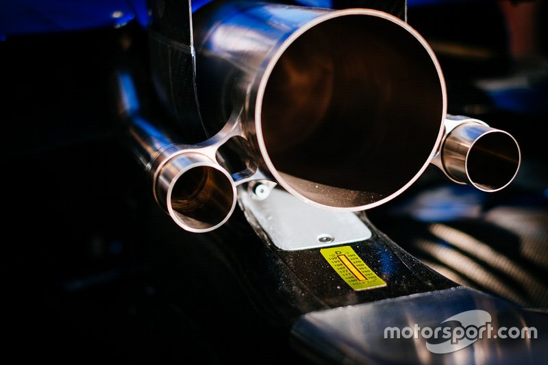 Mercedes AMG F1 W10, exhaust detail