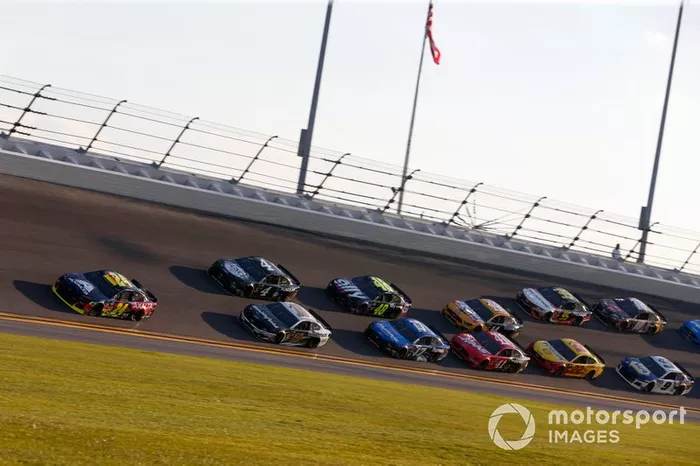 William Byron, Hendrick Motorsports, Chevrolet Camaro Axalta Aric Almirola, Stewart-Haas Racing, Ford Mustang Smithfield Kevin Harvick, Stewart-Haas Racing, Ford Mustang Busch Beer Car2Can