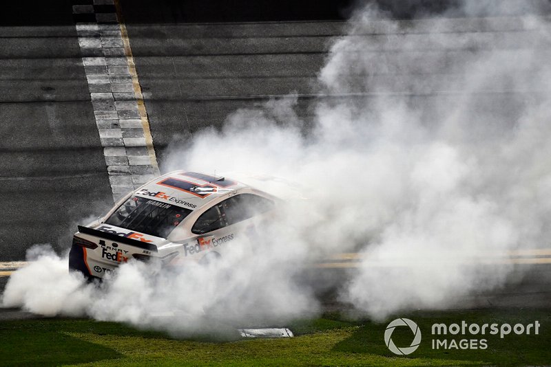 1. Denny Hamlin, Joe Gibbs Racing, Toyota Camry FedEx Express