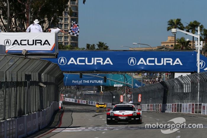 Ganador #912 Porsche GT Team Porsche 911 RSR, GTLM: Earl Bamber, Laurens Vanthoor