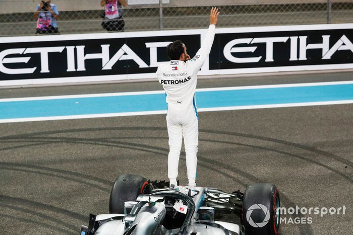Ganador de la carrera Lewis Hamilton, Mercedes AMG F1 W09 EQ Power+, celebra 