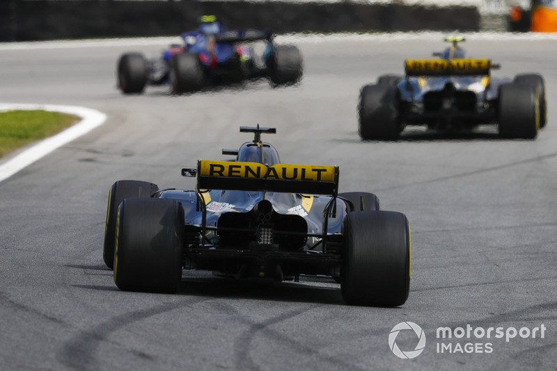 Карлос Сайнс-мол., Renault Sport F1 Team R.S. 18, та Ніко Хюлькенберг, Renault Sport F1 Team R.S. 18