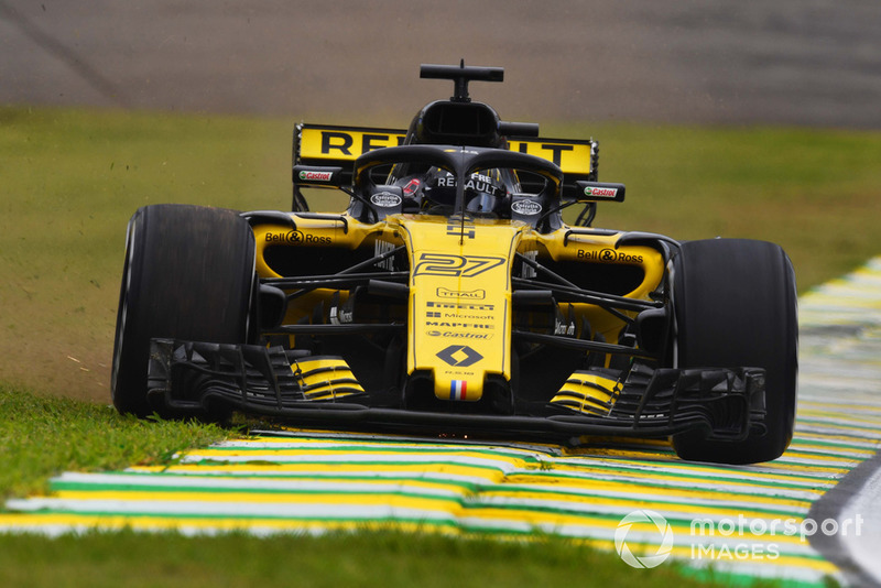 Nico Hulkenberg, Renault Sport F1 Team R.S. 18, va largo prima dell'incidente nelle FP2