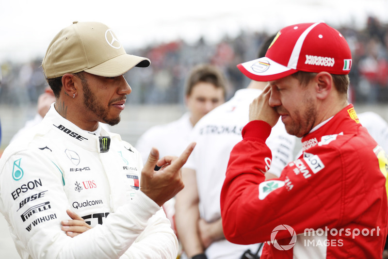 Обладатель поула Льюис Хэмилтон, Mercedes AMG F1, второе место – Себастьян Феттель, Ferrari