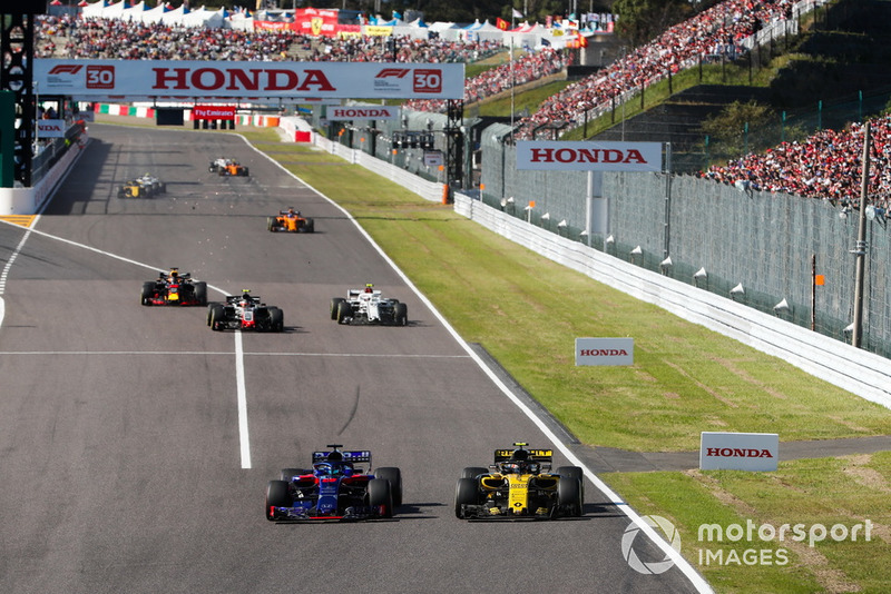 Brendon Hartley, Toro Rosso STR13, battles with Carlos Sainz Jr., Renault Sport F1 Team R.S. 18, ahead f Kevin Magnussen, Haas F1 Team VF-18, Charles Leclerc, Sauber C37, and Daniel Ricciardo, Red Bull Racing RB14