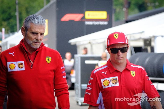 Kimi Raikkonen, Ferrari, Maurizio Arrivabene Director del equipo, Ferrari