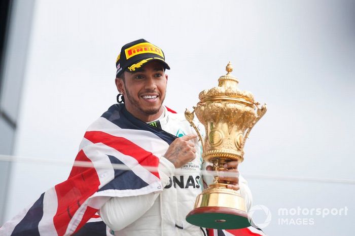 Podio: ganador de la carrera Lewis Hamilton, Mercedes AMG F1
