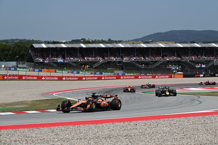 Lando Norris, McLaren, Oscar Piastri, McLaren, Max Verstappen, Red Bull Racing