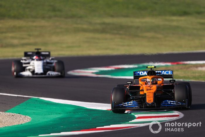 Lando Norris, McLaren MCL35, Daniil Kvyat, AlphaTauri AT01