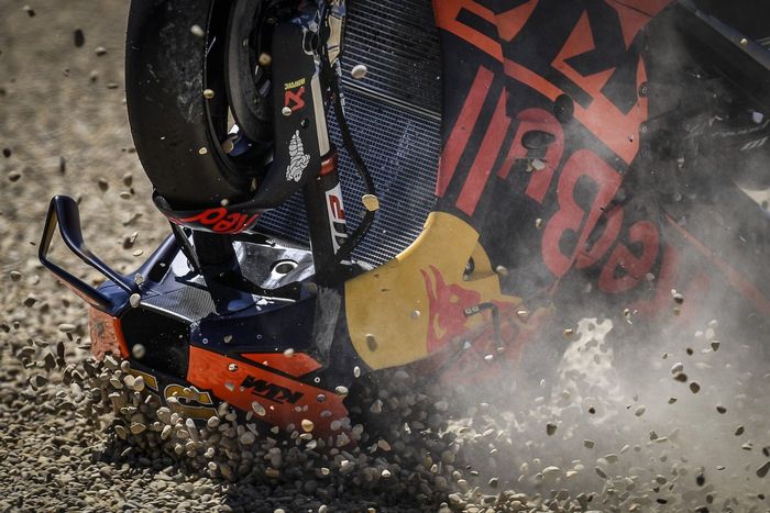 Moto dañada de Brad Binder, Red Bull KTM Factory Racing