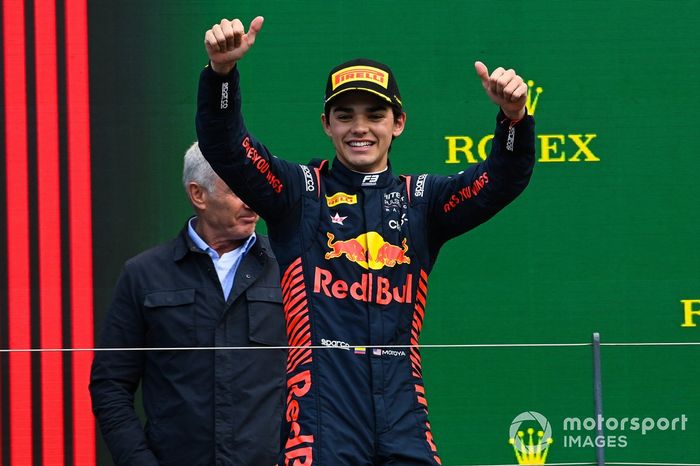 Sebastián Montoya, Hitech Pulse-Eight celebra en el podio