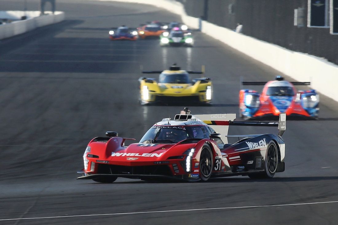 #31 Action Express Racing Cadillac V-Series.R: Pipo Derani, Jack Aitken, Tom Blomqvist