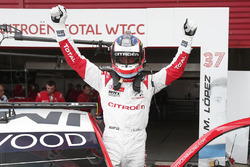 Polesitter José María López, Citroën World Touring Car Team, Citroën C-Elysée WTCC