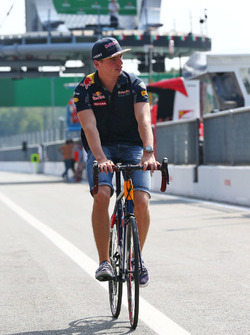 Max Verstappen, Red Bull Racing en el circuito