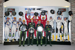 Class podio: DP ganadores Johannes van Overbeek, Scott Sharp, Ed Brown, Pipo Derani, ESM Racing, PC