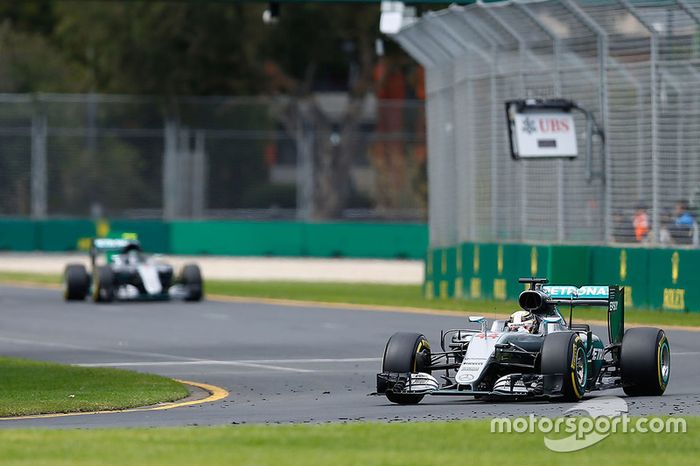 Lewis Hamilton, Mercedes AMG F1 Team W07 leads team mate Nico Rosberg, Mercedes AMG F1 Team W07