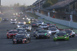 Старт: #33 Belgian Audi Club Team WRT Audi R8 LMS: Інцо Іде, Робін Фряйнс лідирують