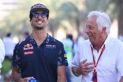 Даниэль Риккардо, Red Bull Racing и Боб Констандурос, журналист и комментатор на трассе