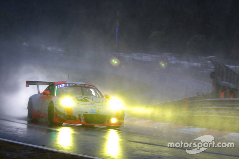 #12 Manthey Racing Porsche 911 GT3 R: Otto Klohs, Lars Kern, Dennis Olsen, Philipp Frommenwiler