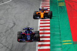 Brendon Hartley, Toro Rosso STR13,Fernando Alonso, McLaren MCL33,