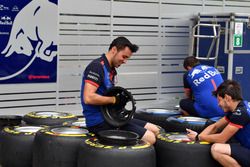 Scuderia Toro Rosso mechanics and Pirelli tyres