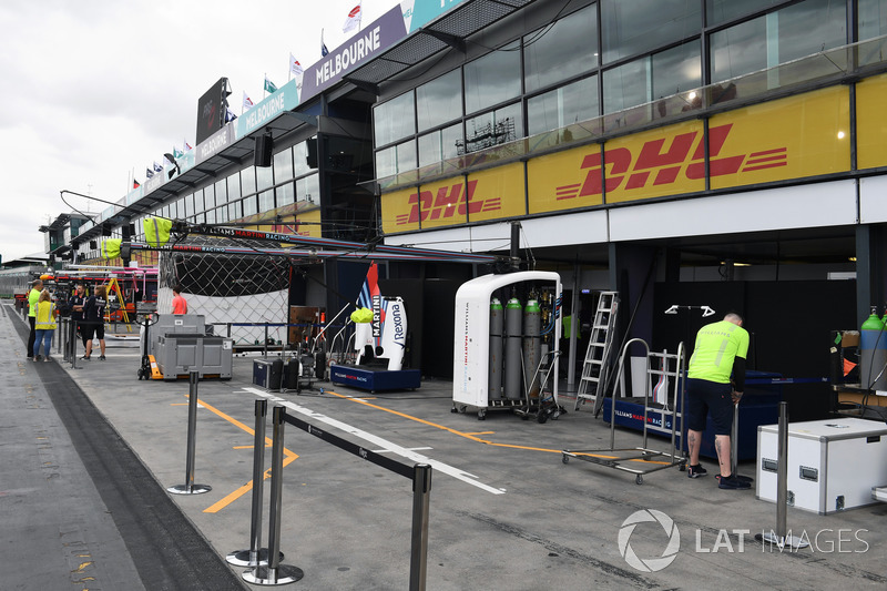 Williams pit box