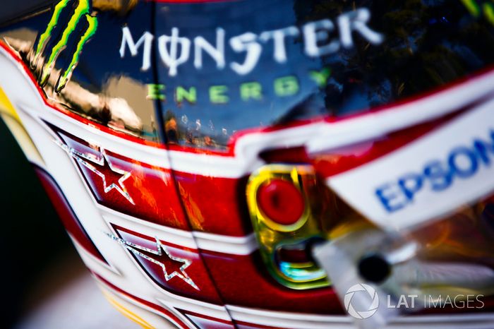 Detalhe do capacete de Lewis Hamilton, Mercedes AMG F1
