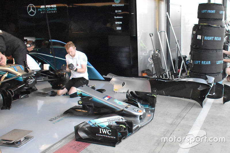 Переднє антикрило Mercedes AMG F1 W09