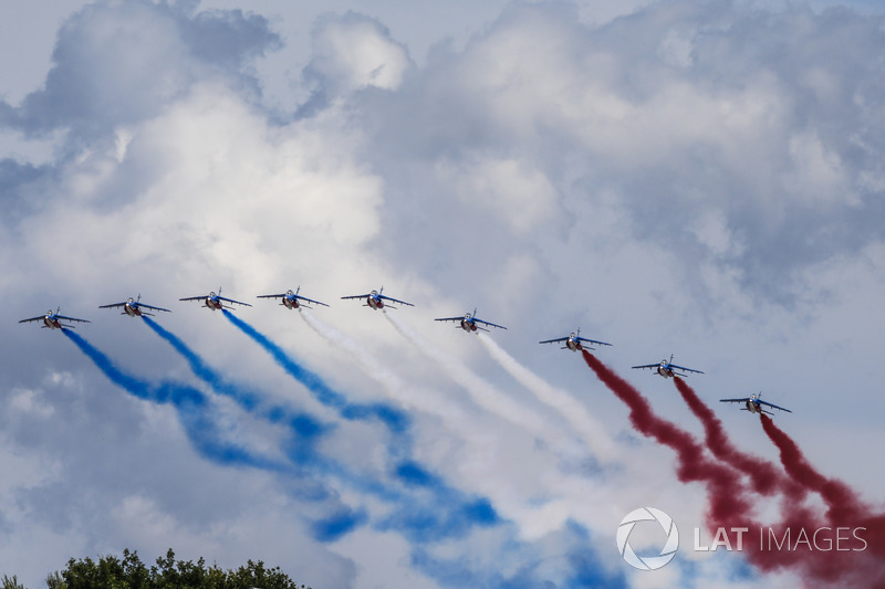 Patrouille de France flypast