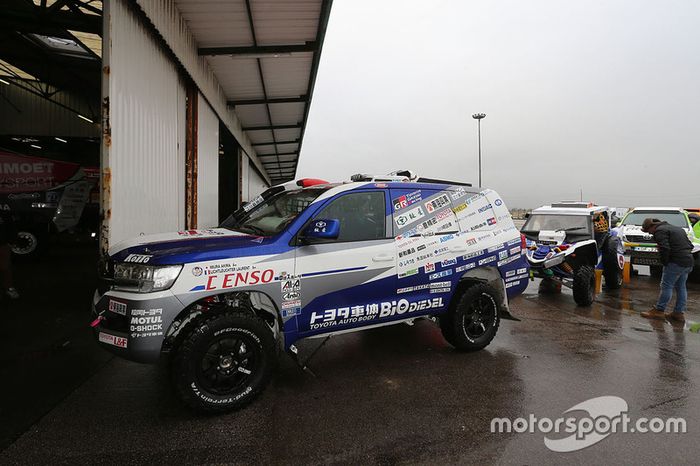 Los equipos se preparan en Le Havre para el largo viaje a Lima, Perú