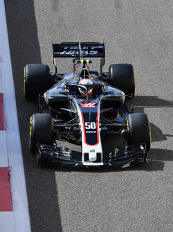Antonio Giovinazzi, Haas F1 Team VF-17 con el halo