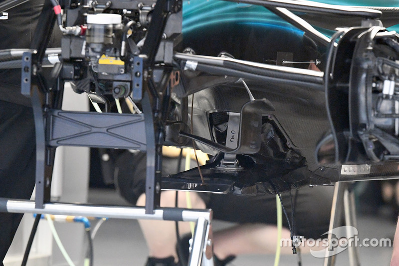 Mercedes AMG F1 W08, sospensione anteriore e T-tray