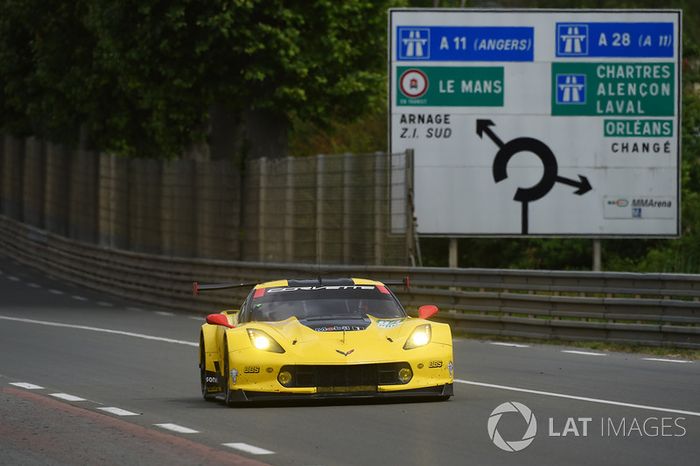 41°: #64 Corvette Racing Corvette C7.R: Oliver Gavin, Tommy Milner, Marcel Fassler