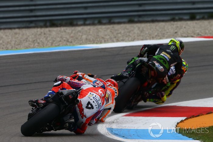 Valentino Rossi, Yamaha Factory Racing y Johann Zarco, Monster Yamaha Tech 3, Monster Yamaha Tech 3, contacto en la pista