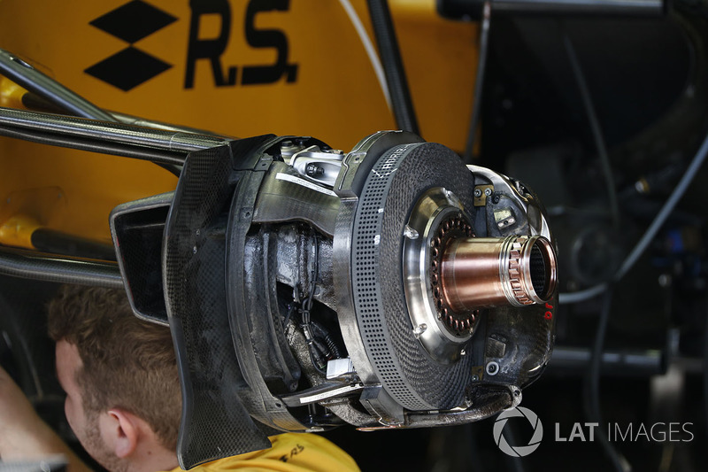 Передние тормоза и ступица Renault RS17