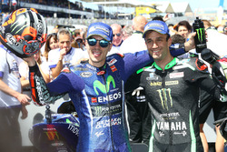 Le vainqueur Maverick Viñales, Yamaha Factory Racing, le deuxième, Johann Zarco, Monster Yamaha Tech 3