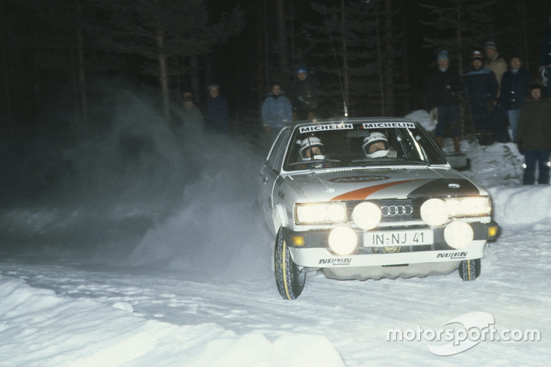 Stig Blomqvist en un Audi 80 Quattro durante el Rally de Suecia, de 1983.
