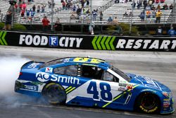 Race winner Jimmie Johnson, Hendrick Motorsports Chevrolet