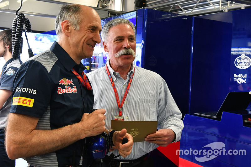 Керівник Scuderia Toro Rosso Франц Тост і керівник Ф1 Чейз Кері