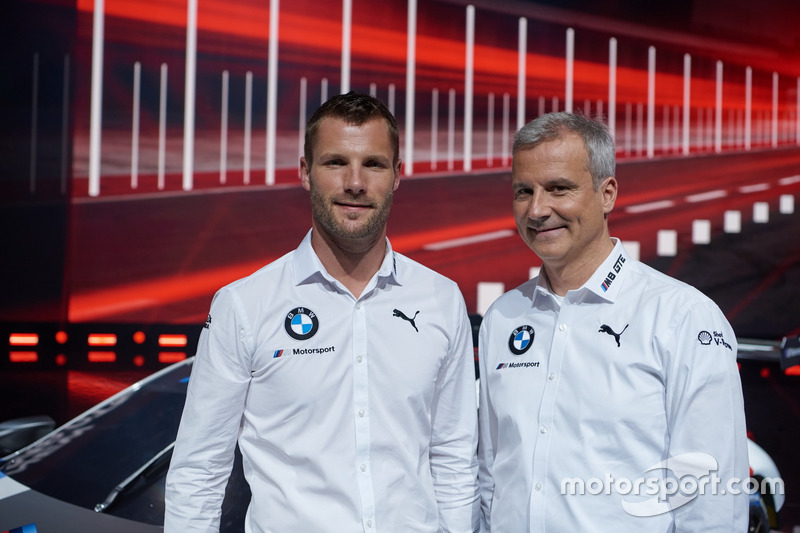 Martin Tomczyk y Jens Marquardt, BMW Motorsport Director con el BMW M8 GTE