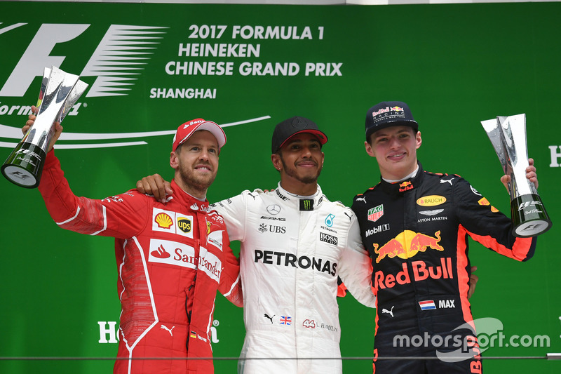 Chinese GP - Podium: Lewis Hamilton, 2. Sebastian Vettel, 3. Max Verstappen