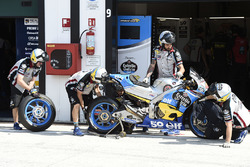 Changement de pneus pour le team Marc VDS